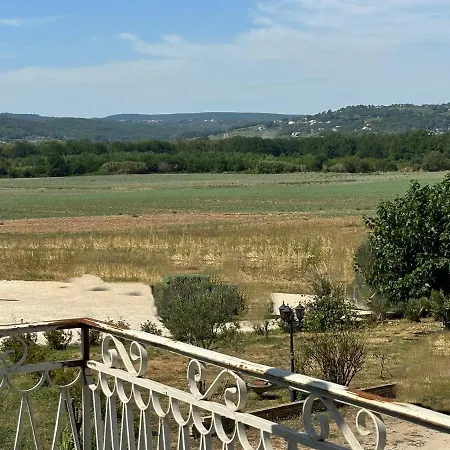 Dans Un Corps De Ferme En Ardeche Appartement Saint-Just (Ardeche)